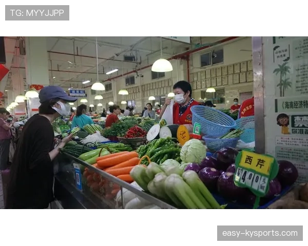 高磊赛场像雕塑，生活照拎菜篮子的画面把人拉回地面